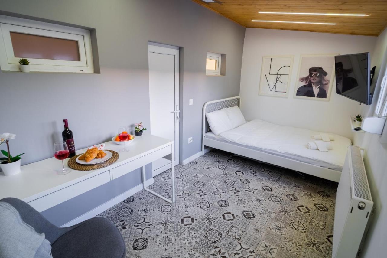 One Bedroom Flat In Bucharest'S Historic District Bagian luar foto