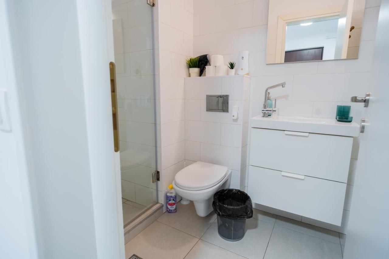 One Bedroom Flat In Bucharest'S Historic District Bagian luar foto
