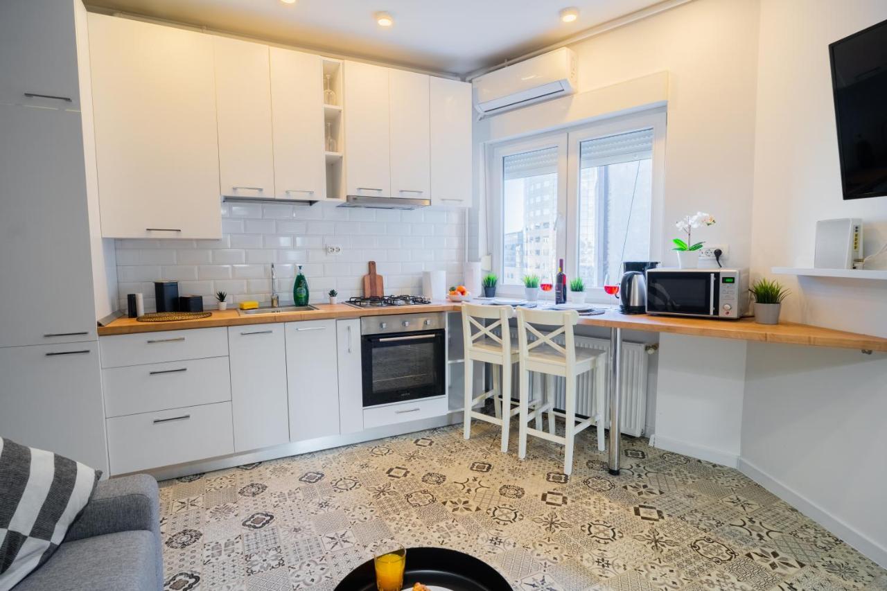 One Bedroom Flat In Bucharest'S Historic District Bagian luar foto