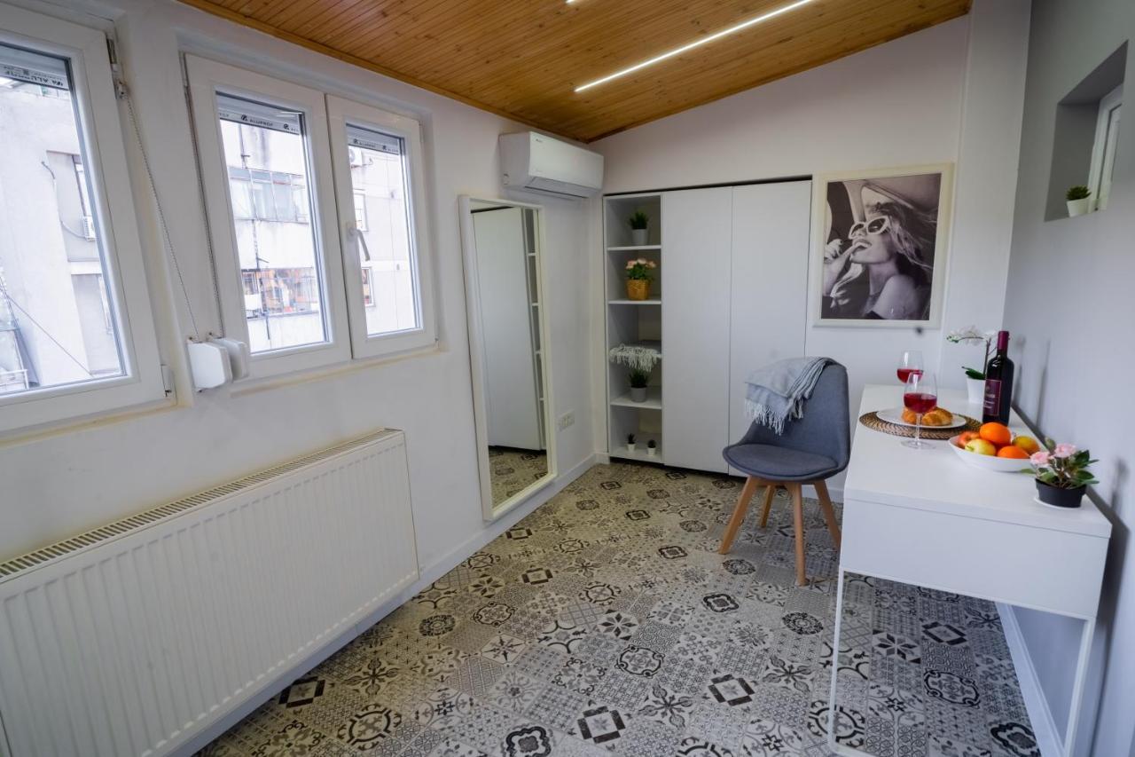 One Bedroom Flat In Bucharest'S Historic District Bagian luar foto