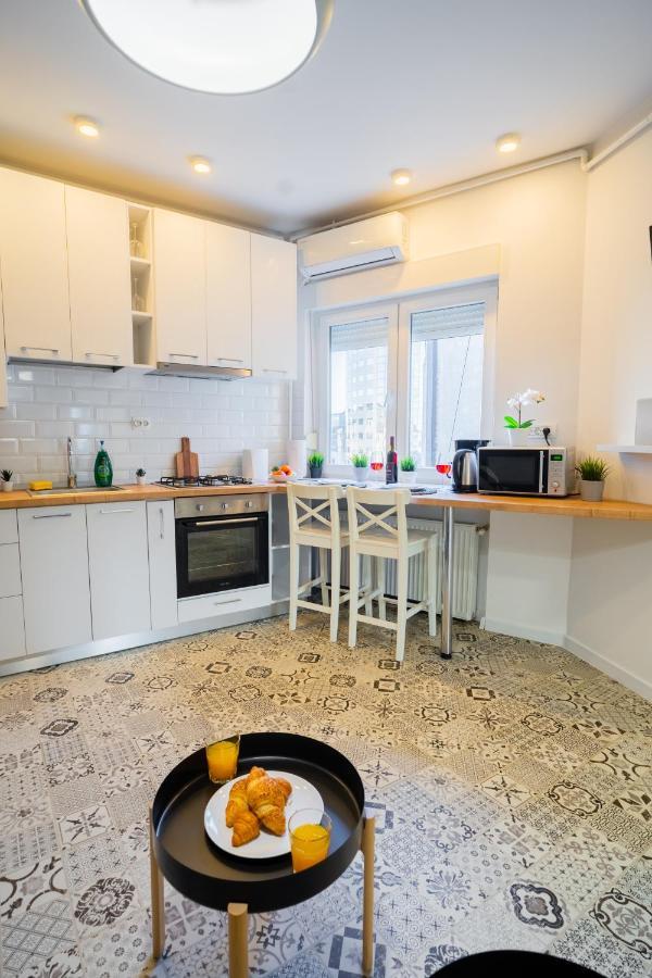 One Bedroom Flat In Bucharest'S Historic District Bagian luar foto