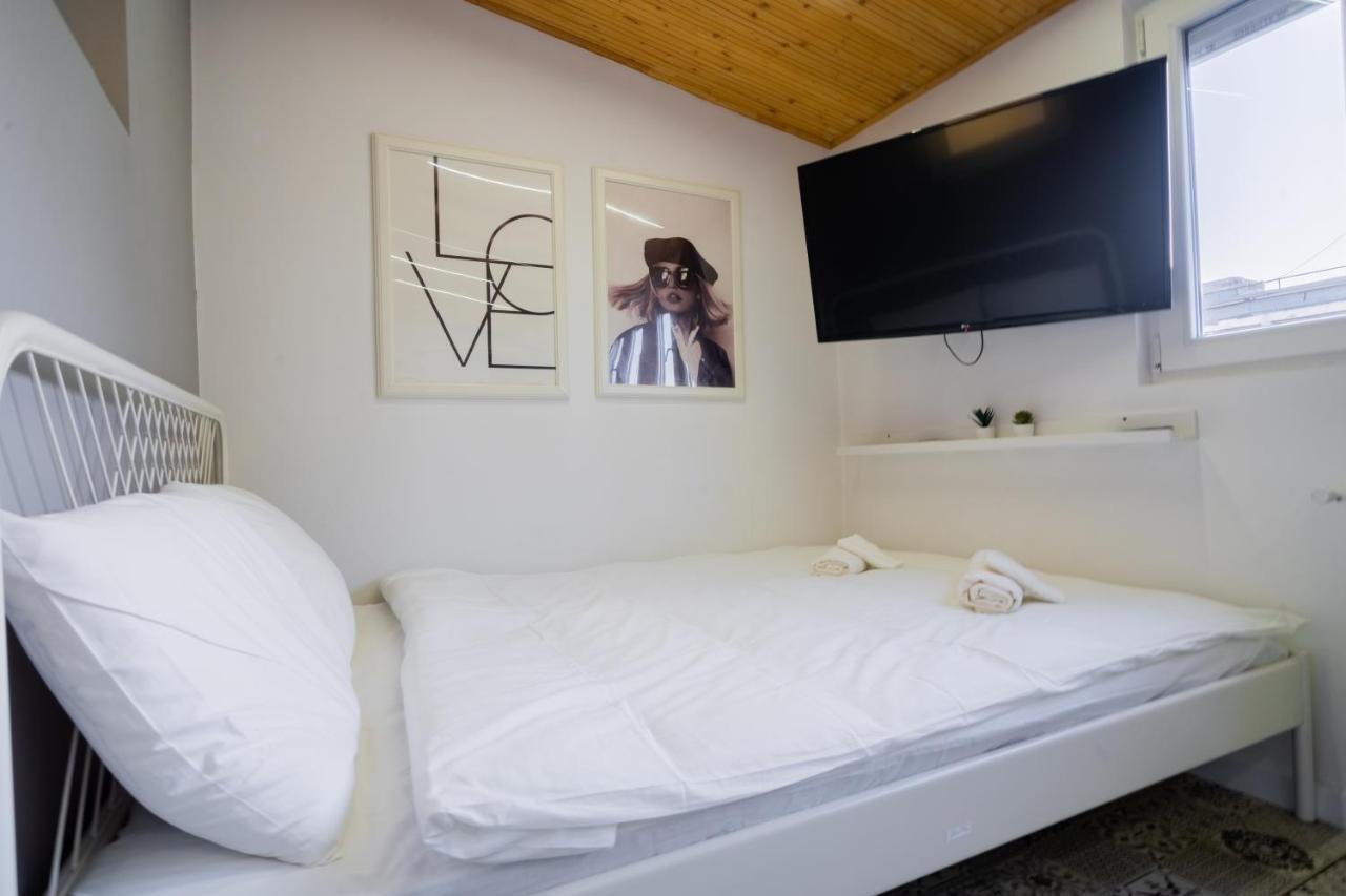 One Bedroom Flat In Bucharest'S Historic District Bagian luar foto