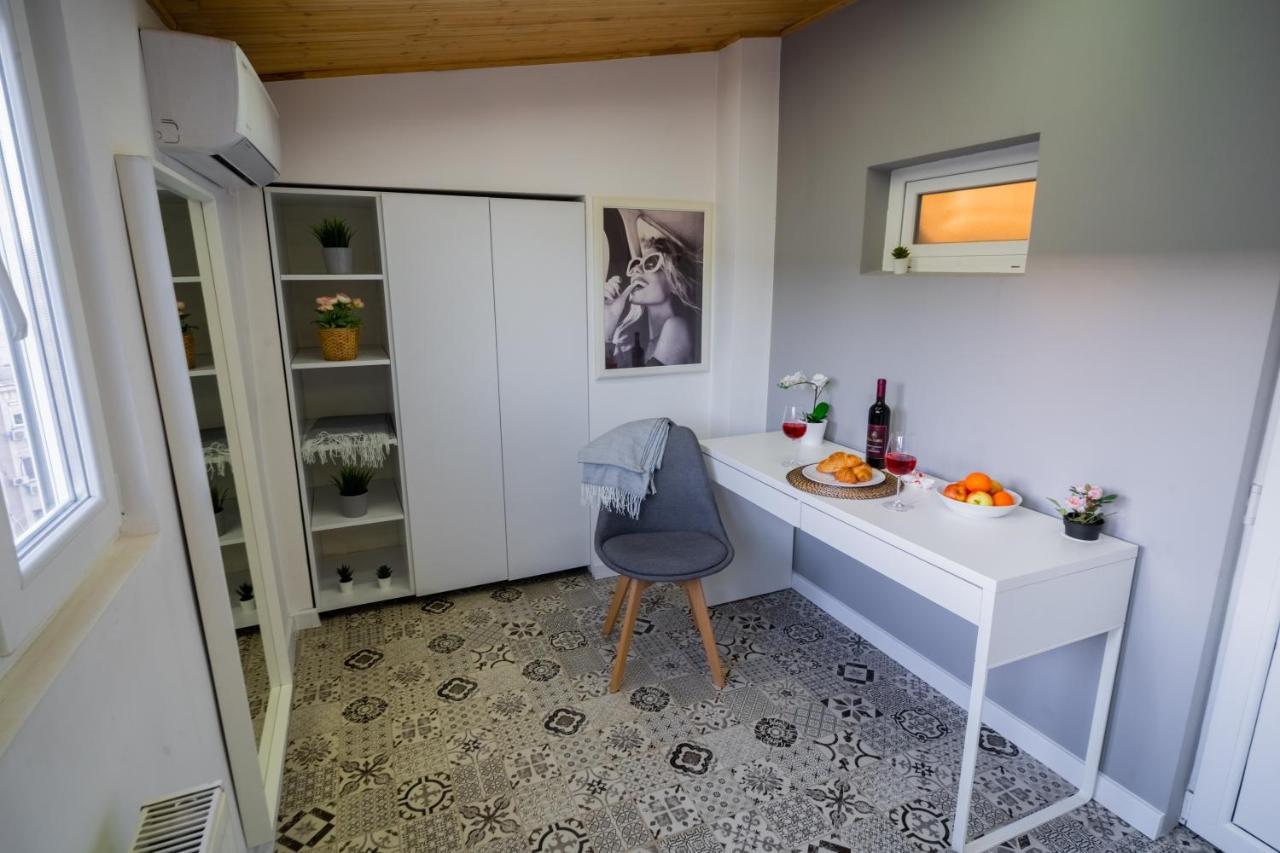 One Bedroom Flat In Bucharest'S Historic District Bagian luar foto